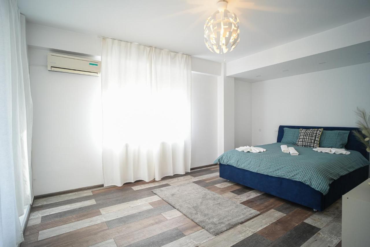 Penthouse With Huge Rooftop & Amazing City View Бухарест Экстерьер фото